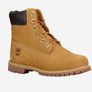 Womans, Tan Timberlands Boots,  6M